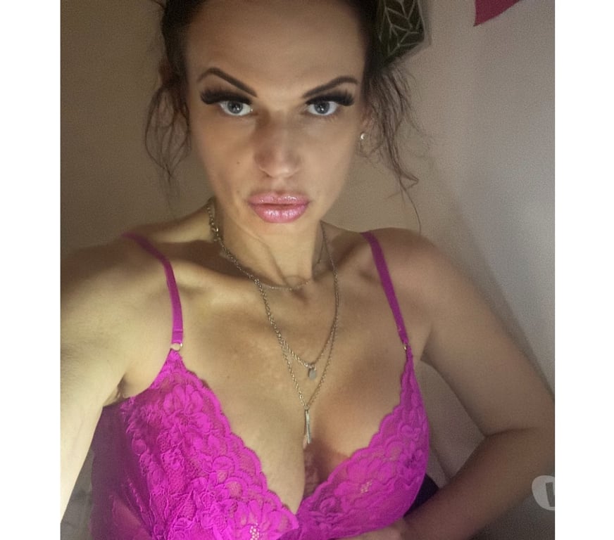 Escorts East London Canning Town - East London - Photos for The Best MILF in East London - British English, aged 45