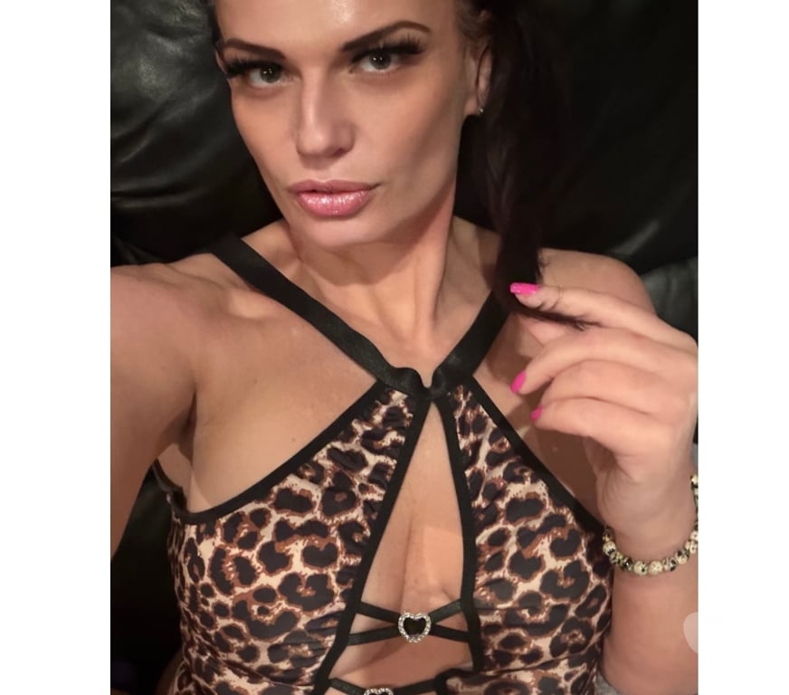 Escorts East London Canning Town - East London - Photos for WOTCHA! Best MILF in London - British English, aged 45