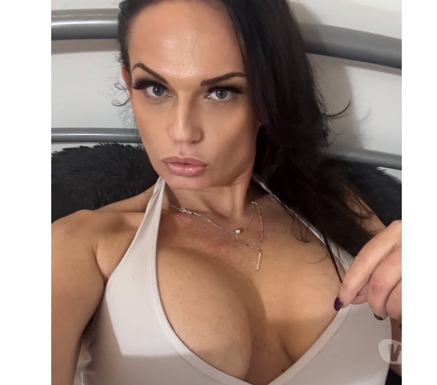 Escorts East London Canning Town - East London - Photos for The Best MILF in East London - British English, aged 45