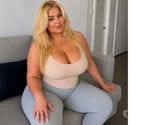 Curvy mistress new in town