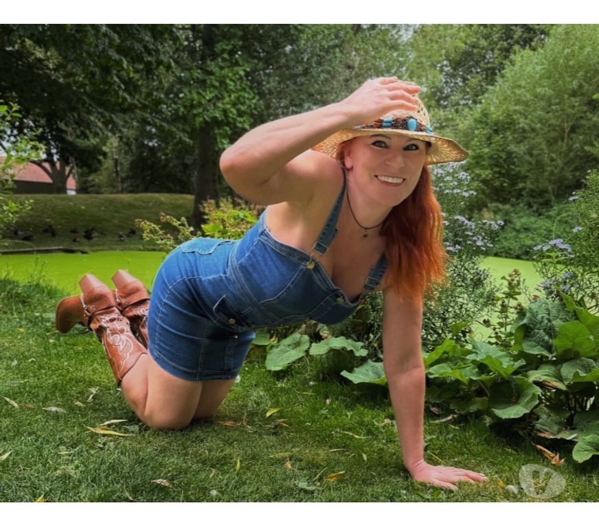 Escorts Hertfordshire Broxbourne - Photos for Ella, mature classy European escort!