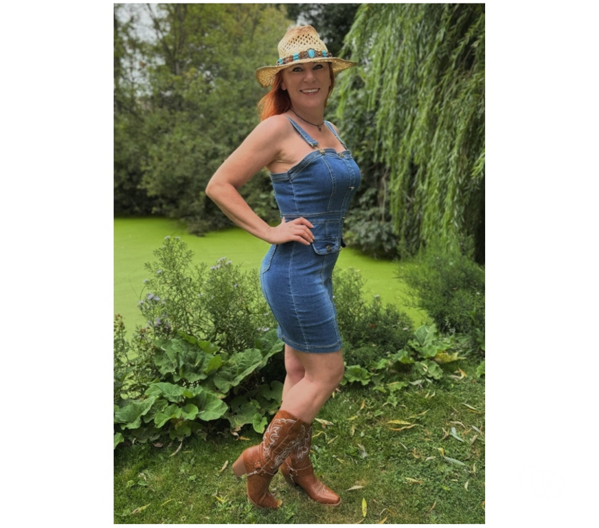 Escorts Hertfordshire Broxbourne - Photos for Ella, mature classy European escort!