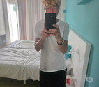 bottom gay looking bi or toop