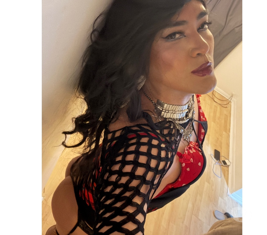 Trans Escorts South East London New Cross - South East London - Photos for Mistress Donatella 9 inches tool. 100% Versatile