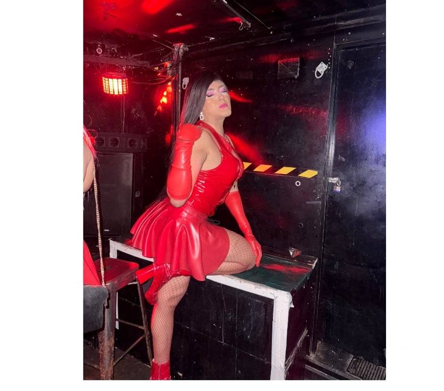 Trans Escorts South East London New Cross - South East London - Photos for Donatella Wild Brasilian discreet private flat