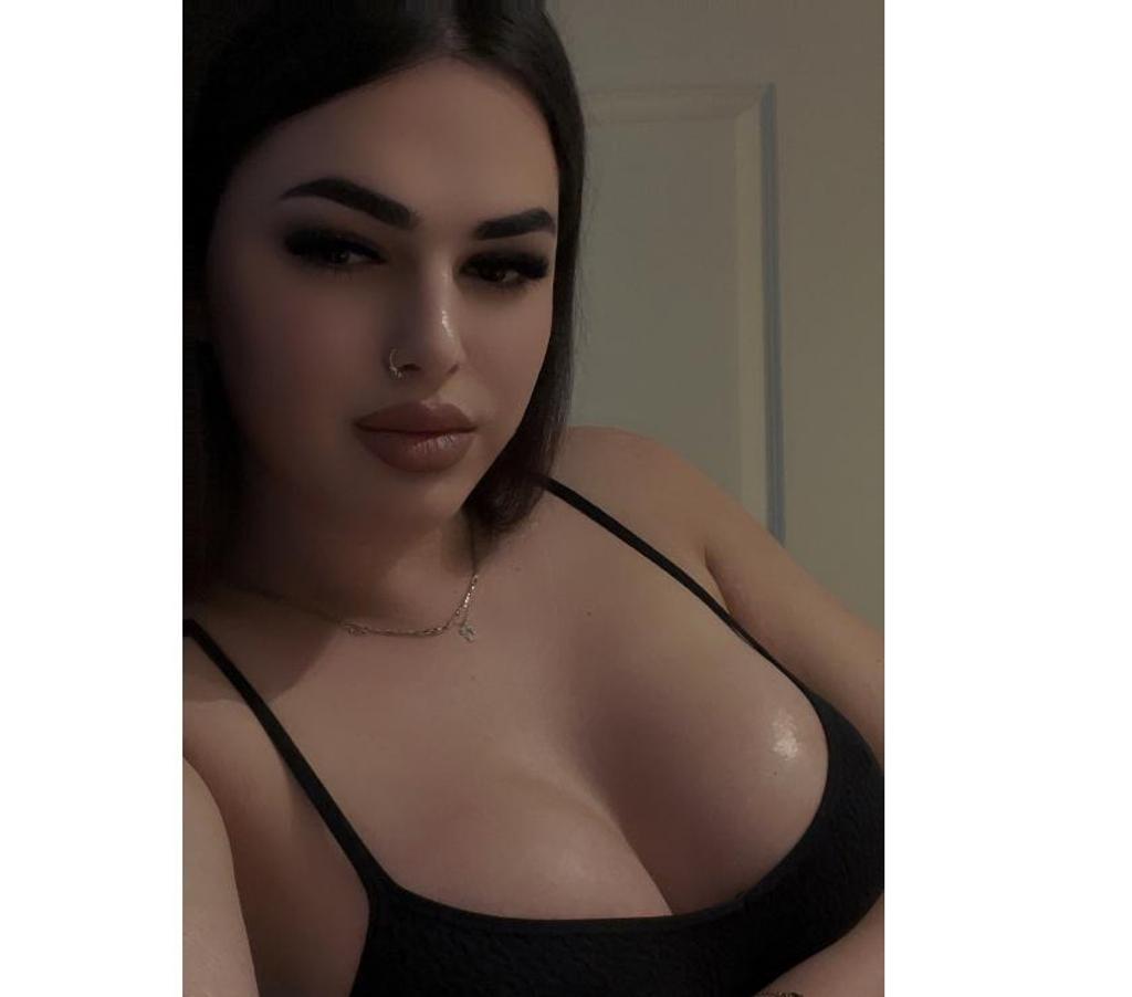 Trans Escorts West Sussex Arun - Photos for Transs Girl Allma 😜