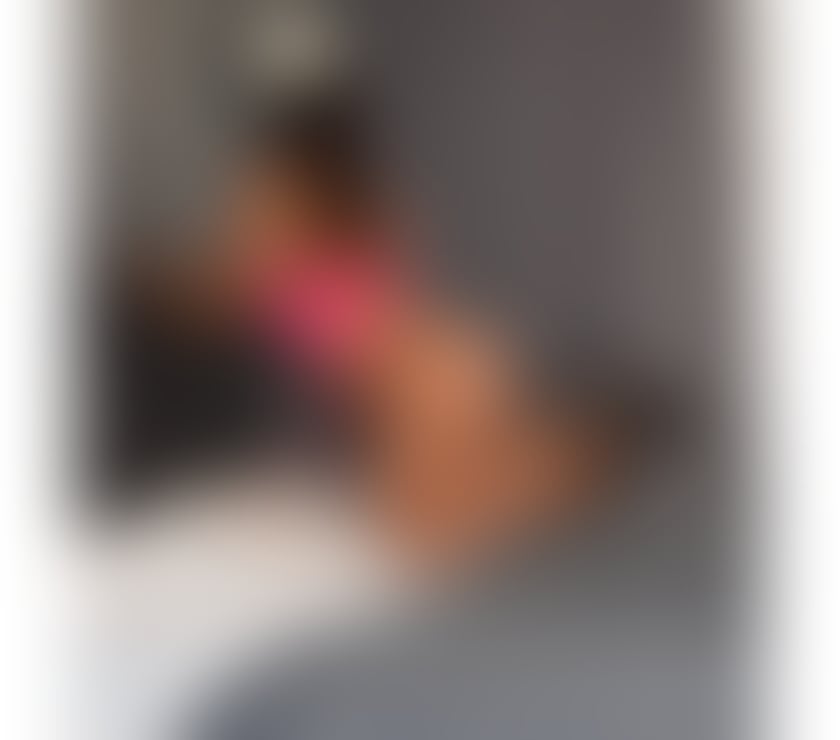 Escorts West Midlands Birmingham - Photos for Massage queen here | I have massage table