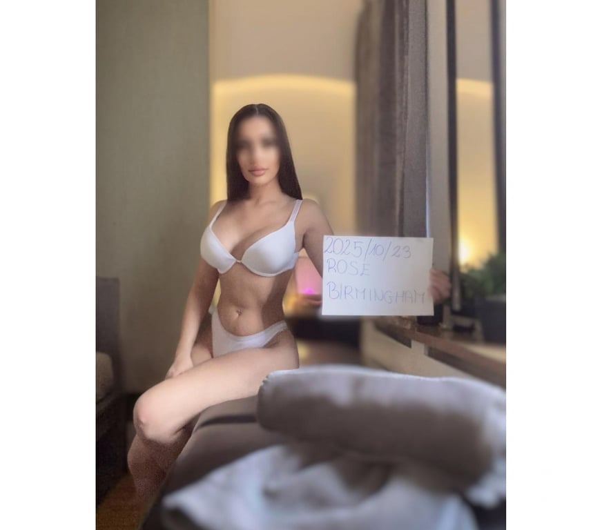 Escorts West Midlands Birmingham - Photos for Massage queen here | I have massage table