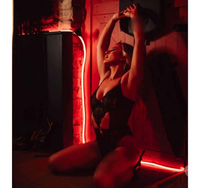 Escorts West Yorkshire Kirklees - Photos for English - Elegant - 100% Natural - Laid back - Seduc