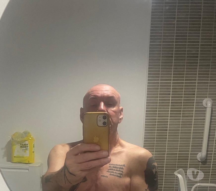 Gay Dating Glasgow Crosshill - Glasgow - Photos for Fit muscled older for slim 18-36