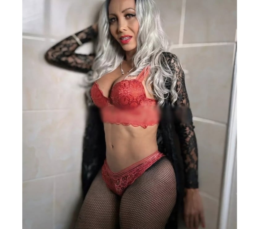 Trans Escorts East London Poplar - East London - Photos for Put your tool between my melons and water them !