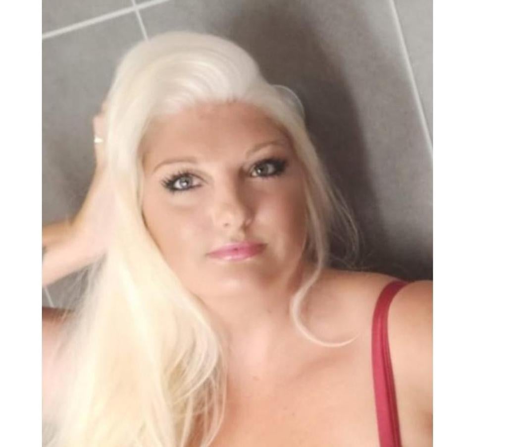 Escorts East London Walthamstow Central Station - East London - Photos for Big busted blonde looking for fun