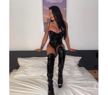  Escorts & Erotic Massage Camberley Surrey Heath - Photos for luxury brunette here In your town