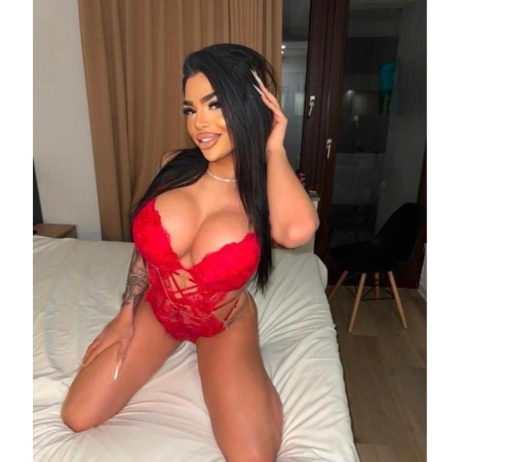 Escorts West Midlands Dudley - Photos for luxury brunette here in your town