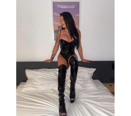  Escorts Dudley Town Centre Dudley - Photos for luxury brunette here in your town