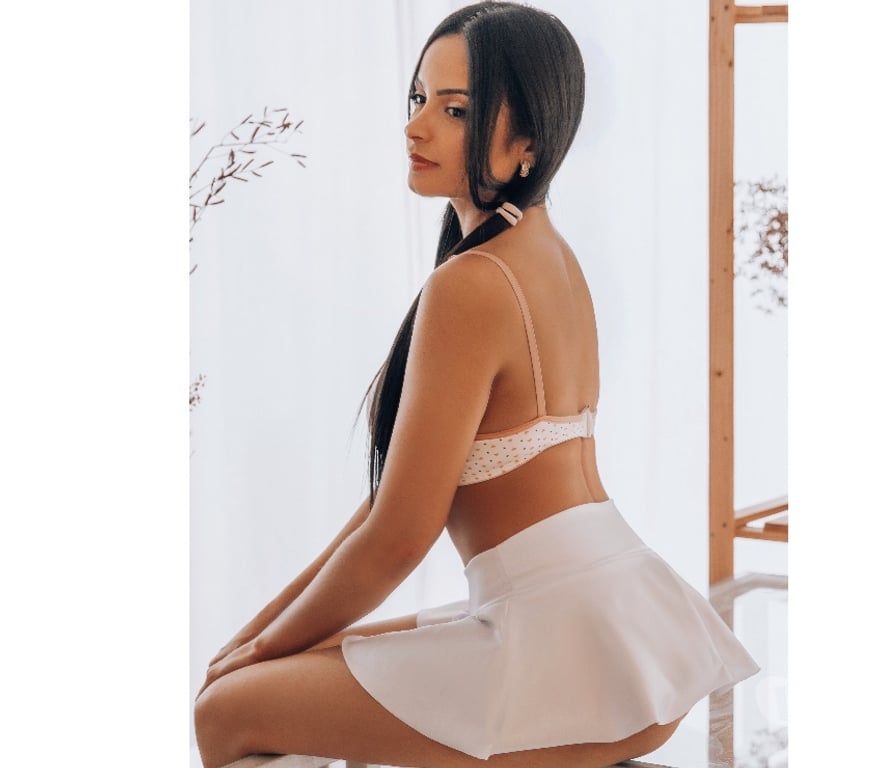 Escorts East London Canary Wharf - East London - Photos for Lelê small girl 🔥 Party 🔥 sweet 🥰 Slim 🧡