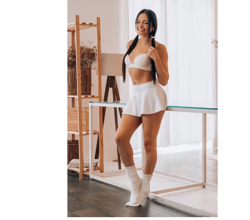 Escorts East London Canary Wharf - East London - Photos for Lelê small girl 🔥 Party 🔥 sweet 🥰 Slim 🧡