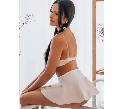 Escorts Canary Wharf East London - Photos for Lelê small girl 🔥 Party 🔥 sweet 🥰 Slim 🧡