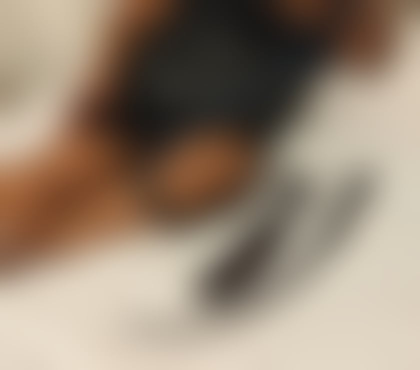 Escorts Kent Dartford - Photos for A VERY BIG VOLUPTUOUS BLACK MATURE LADY