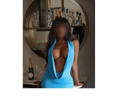  Escorts & Erotic Massage London Gatwick Airport Crawley - Photos for Dream busty Companion for Discreet Gentlemen party 🎉