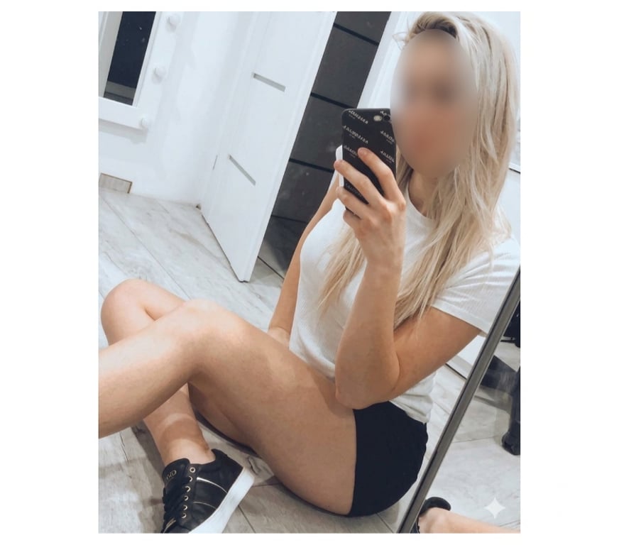 Escorts West London Hillingdon - Photos for Red Hot Lucy - NEW Heathrow xxx