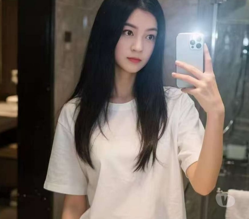 Escorts South East London East Croydon (Tramlink) Station - South East London - Photos for The new girl offers massage or companionship services.