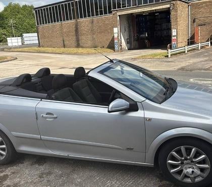 Cars for sale Darlington Town Centre Darlington - Photos for vauxhaul astra twin top convertable for sale