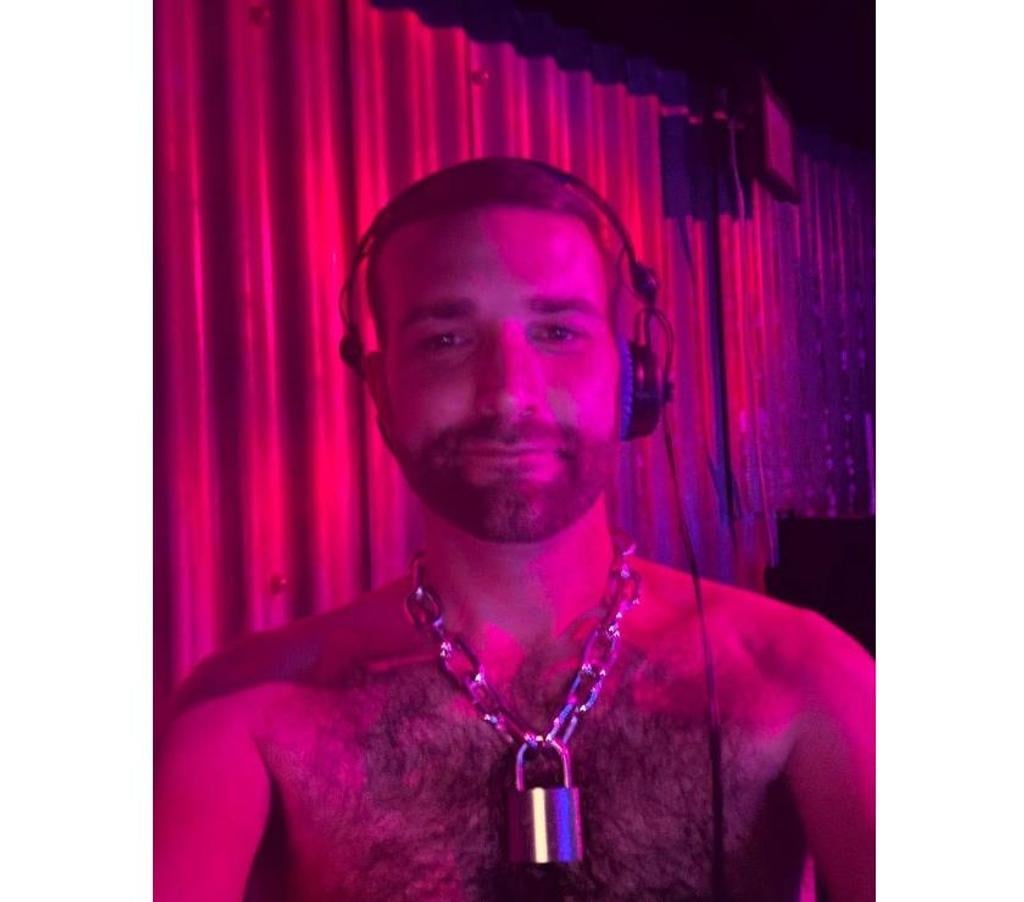  Gay massage Buckinghamshire High Wycombe - Buckinghamshire - Photos for LOOKING FOR YOUR NEXT PLAYMATE 😜 HORNY OPEN MINDED