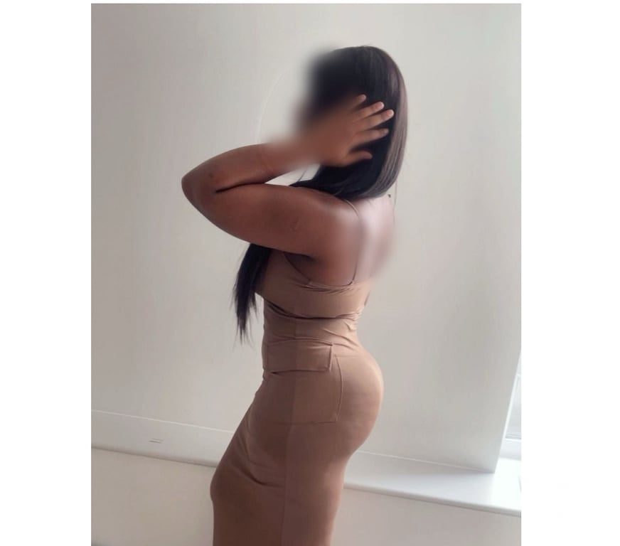 Escorts East London Canary Wharf - DLR Station - East London - Photos for New girl in town Courtney