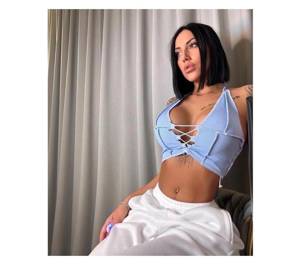 Escorts East London Redbridge - Photos for 🌺 Raya – Radiant Beauty with a Lively Soul 💃