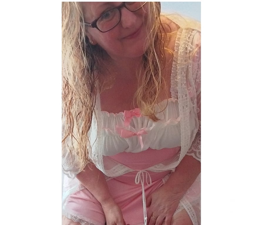 Adult Entertainment North London Tottenham - North London - Photos for £10 CLOTHED WATCH YOU PLAY LIVE VIDEO CALL. LIMITED TIME!