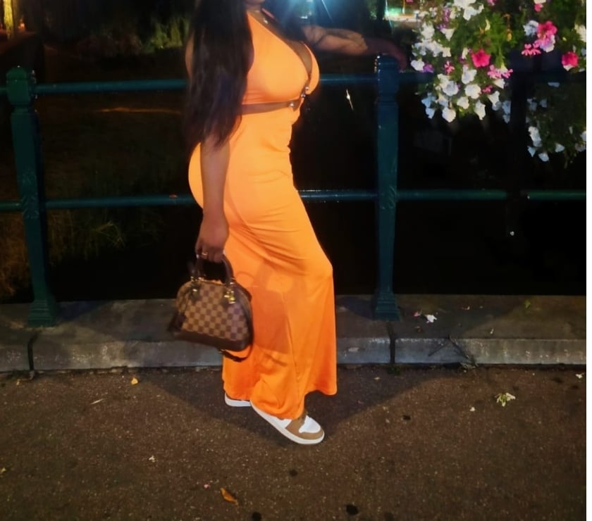 Escorts and Massages Canary Wharf Station East London - Photos for CURVY Ebony 🍫 E14 UNFORGETTABLE GF EXPERIENCE