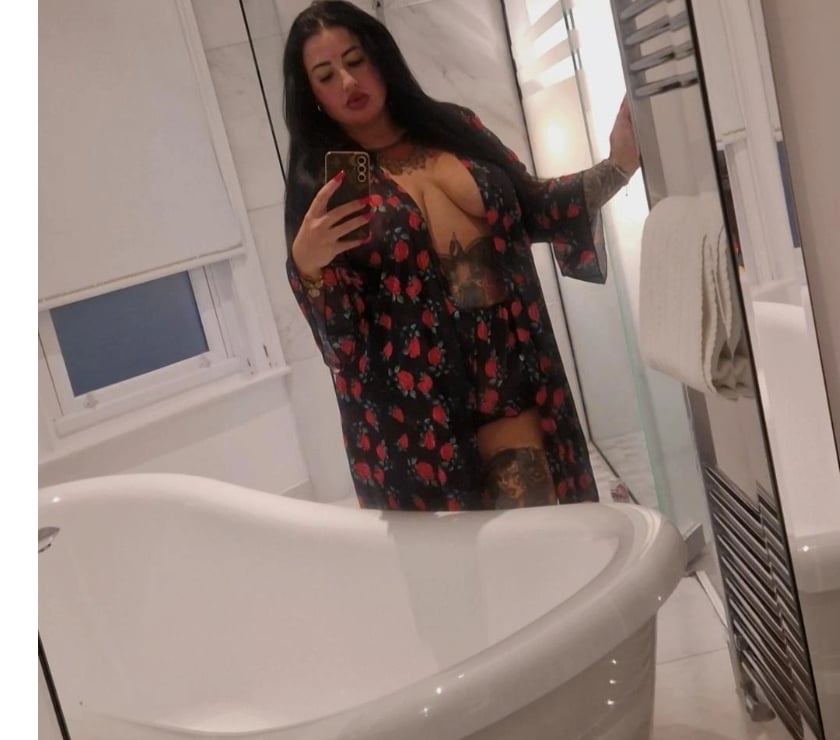 Escorts Warrington Lymm - Warrington - Photos for Curvy, kinky Yorkshire girl