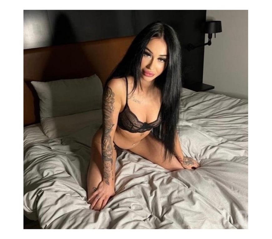 Escorts Buckinghamshire Wexham - Sutton - Photos for ✨ Big Curves 💋 Brunette Outcalls in Paddington