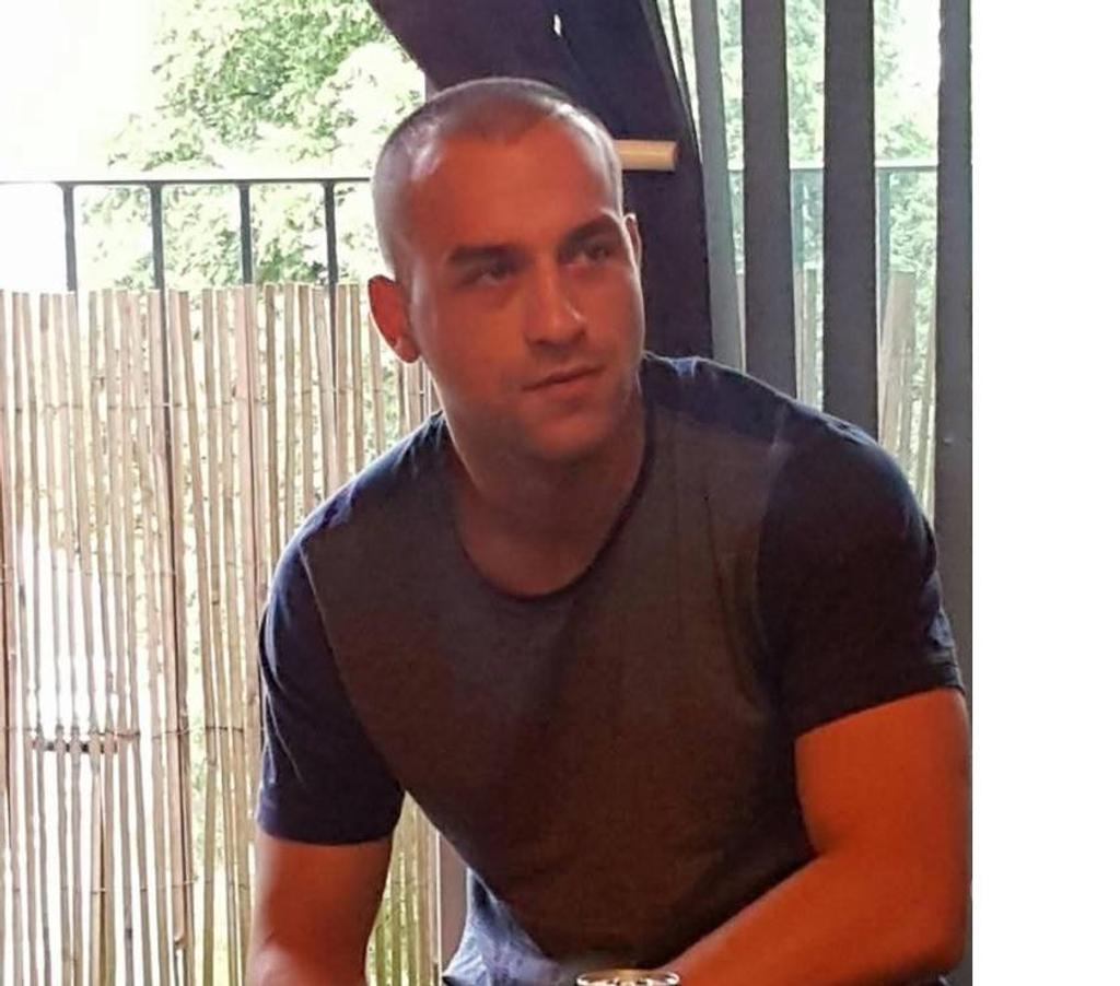 Escorts South Yorkshire Sheffield - Photos for Male escort from sheffield big shard