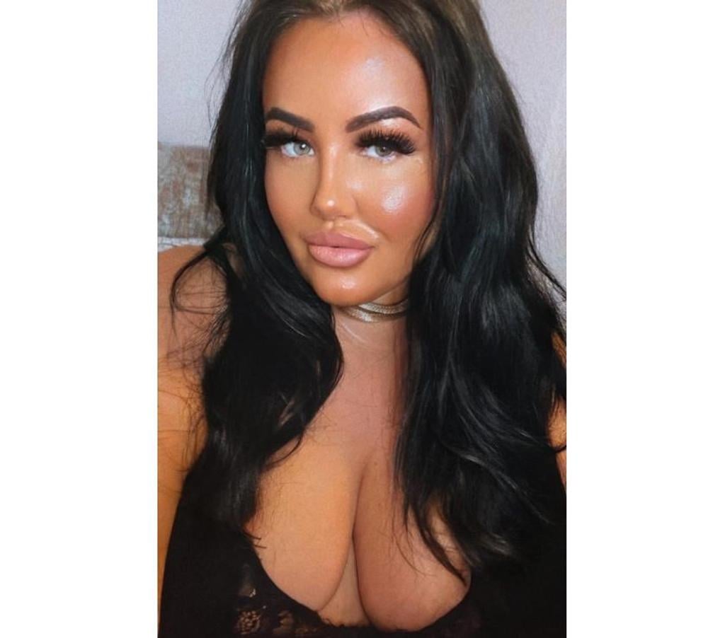 Escorts Essex Rochford - Photos for Curvy Brunette- Essex Girly