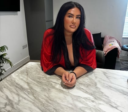 Escorts Wickford Basildon - Photos for Essex Busty Brunette