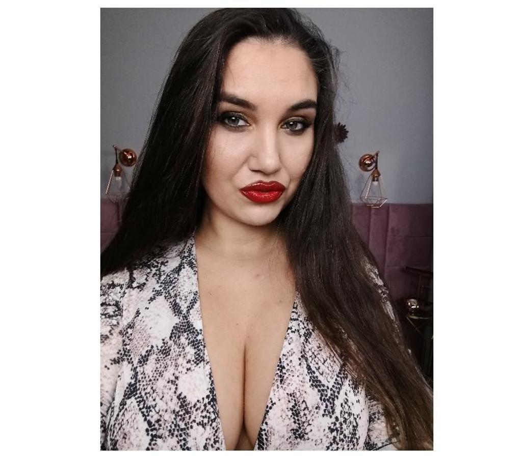 Escorts Essex Harlow - Photos for Tania🍒big tits🍑curvy❤️gf experience😈party girl