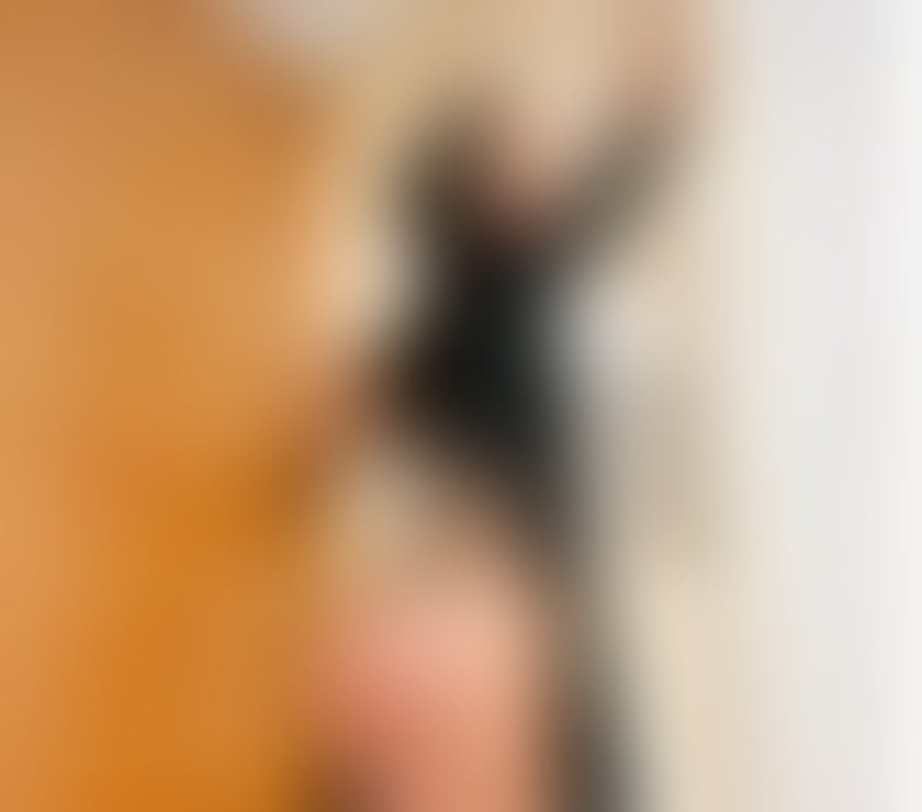 Escorts Surrey Runnymede - Photos for Relaxing and Revitalising Massage By English Sadie!