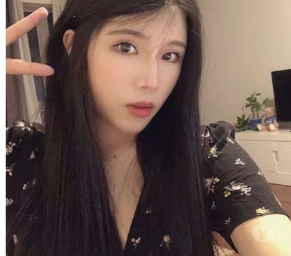 Photos for japanese girl in canary wharf