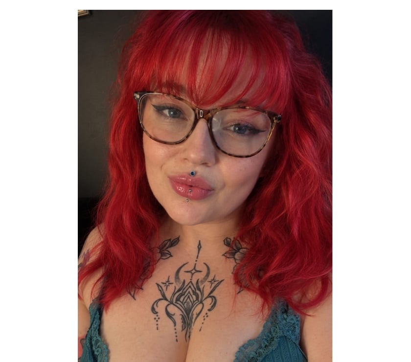 Photos for BRITISH CURVY REDHEAD MILF BIG JUGS&ASS 07754296400