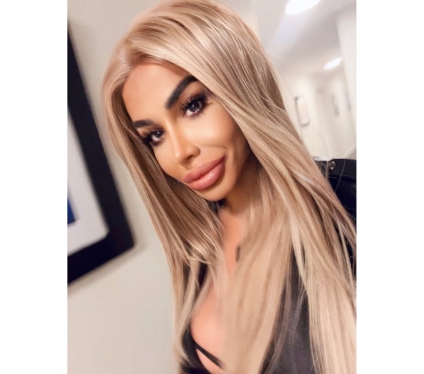 Trans Escorts West London Hounslow - Photos for Alexa Ross near Heathrow and Cranford Park