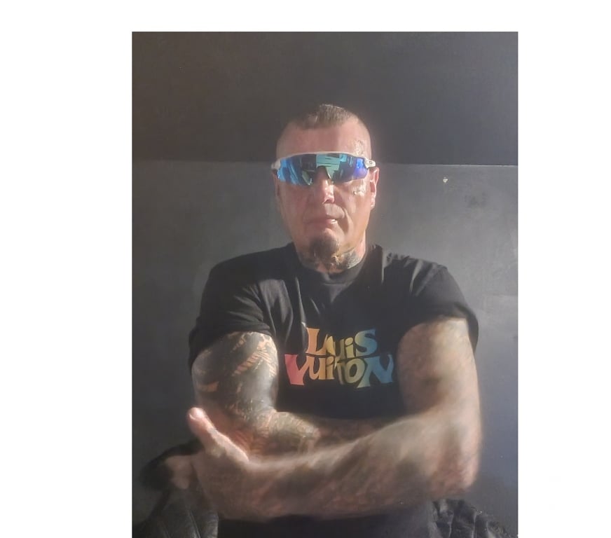 adult personals West Yorkshire Bradford - Photos for MATURE MALE SEEKING NAUGHTY CASUAL FUN WITH FEMALES ONLY