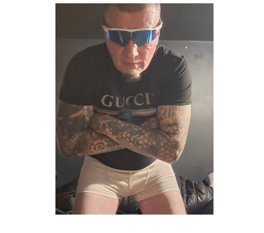 adult personals West Yorkshire Bradford - Photos for MATURE MAN OFFERING FEMALE NAUGHTY ADULT FUN