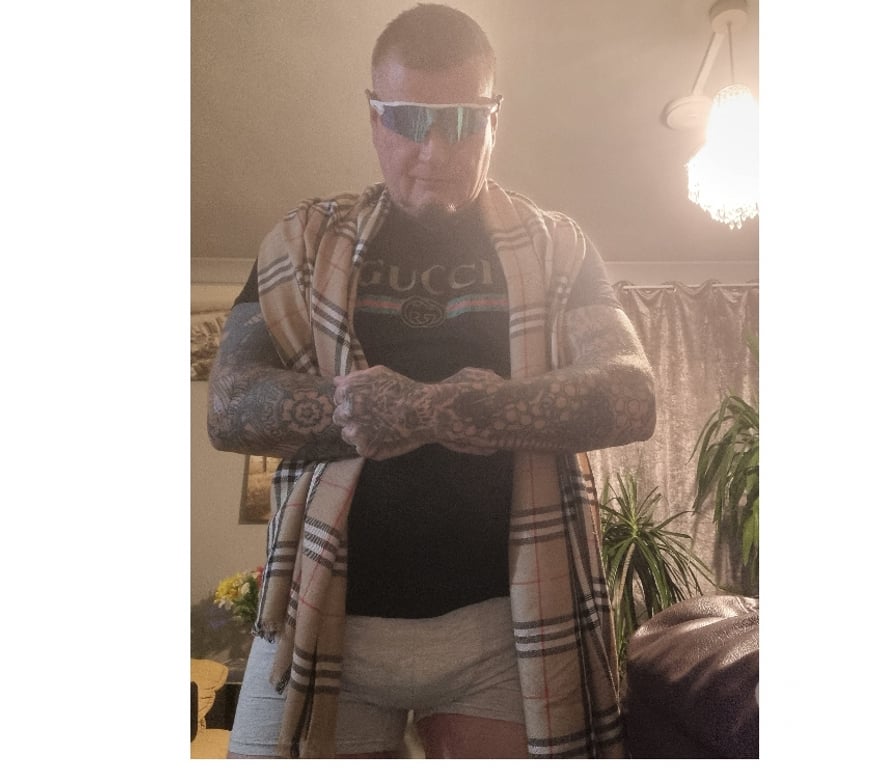 adult personals West Yorkshire Bradford - Photos for MATURE MAN OFFERING FEMALE NAUGHTY ADULT FUN