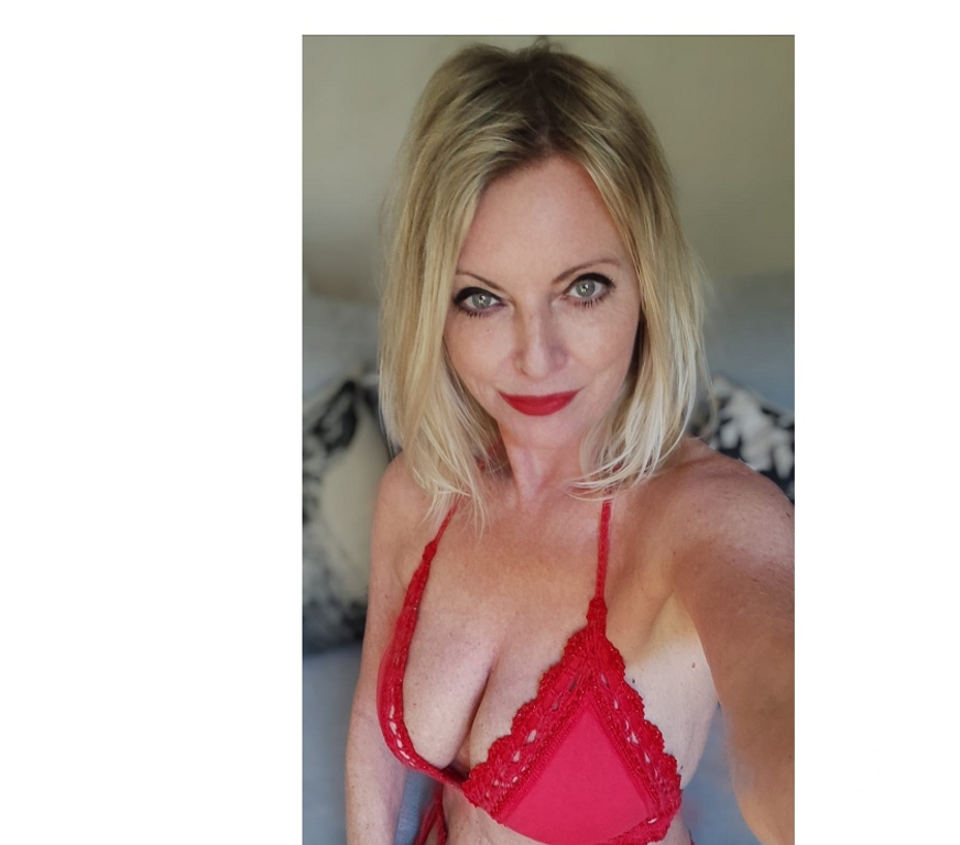 Adult Entertainment Derbyshire Derby - Photos for Naughty Natural Milf 58yrs Real 34E CONTENT OFFERS available