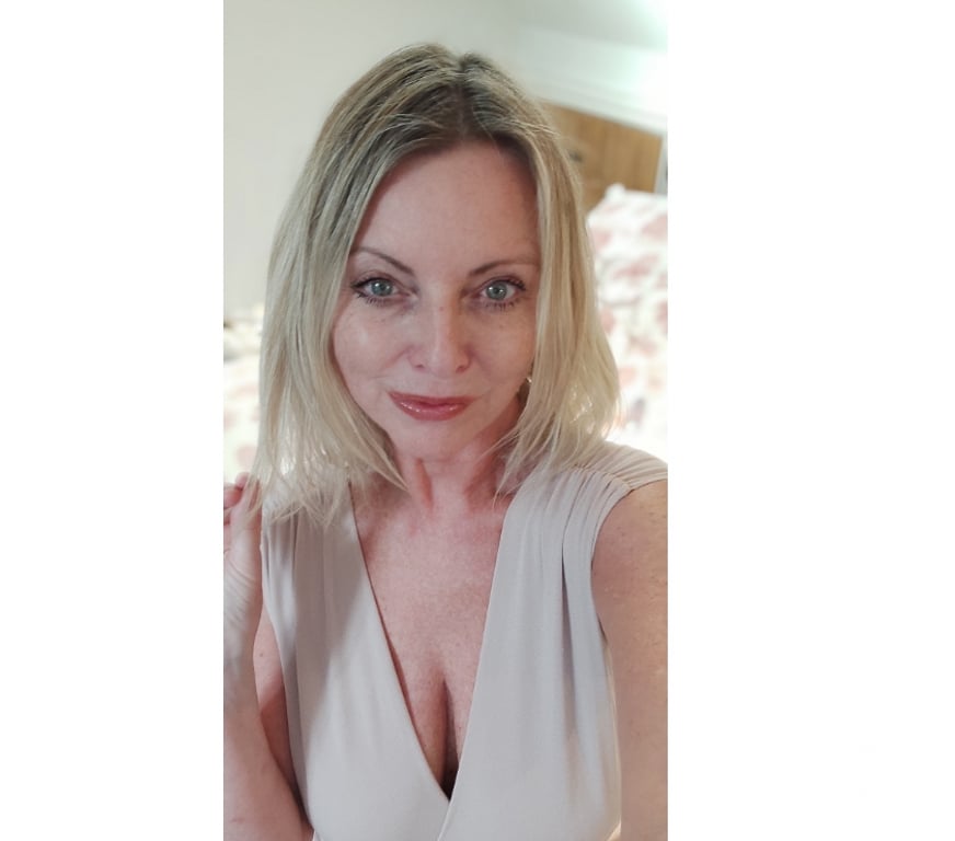 Adult Entertainment Derbyshire Derby - Photos for Naughty Natural Curvy British 57yrs 34E. ONLINE 8th Jan 6am