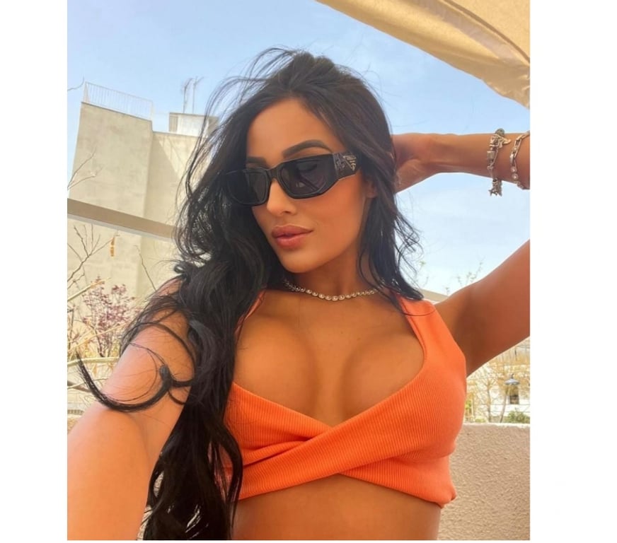 Escorts East London Canary Wharf - East London - Photos for Young Brunette Beauty – Slim, Sweet & Sensual