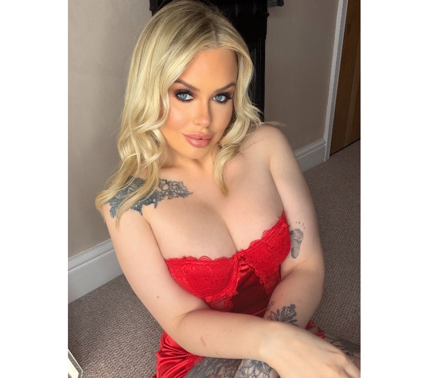 Photos for ENGLISH BARBIE HUGE🍉 JUICY🍑 VERIFY ME NOW 07918079235