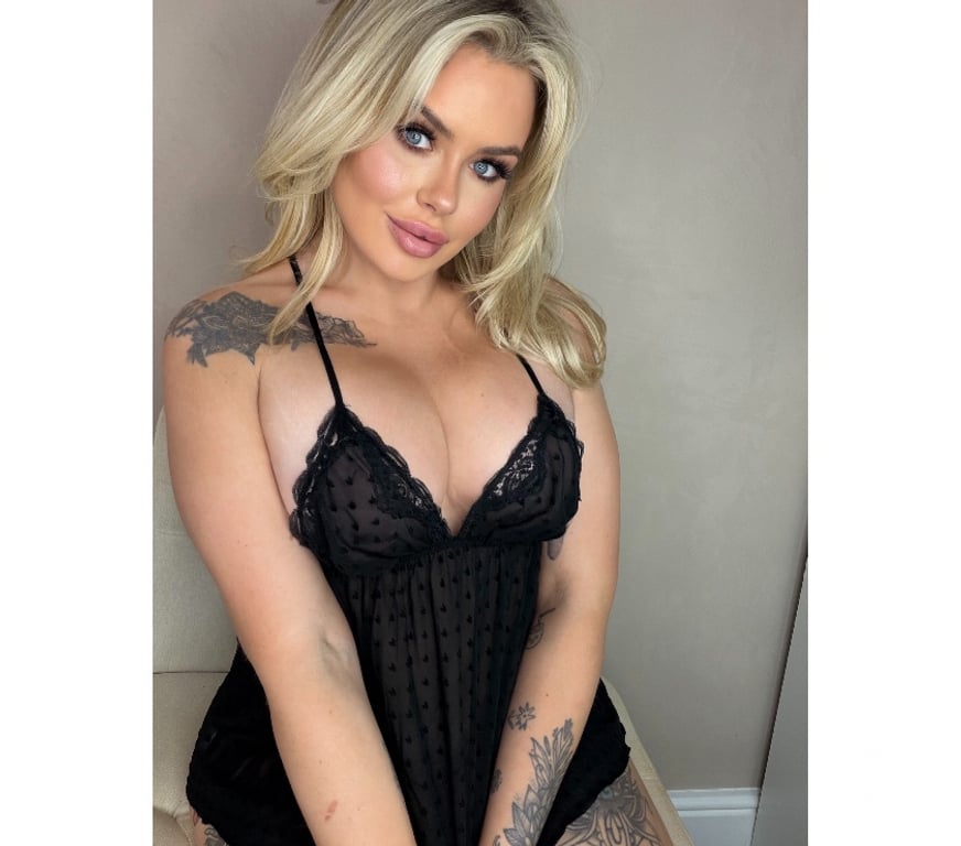 Adult Entertainment South West London Chelsea - South West London - Photos for ENGLISH BARBIE HUGE🍉 JUICY🍑 VERIFY ME NOW 07386375420